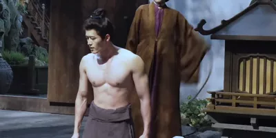 于正带旗下鲜肉男星齐秀腹肌，果然是“型男收割机”啊！