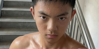 18岁体育生腿毛太旺盛，！这枚新疆小哥不得了？