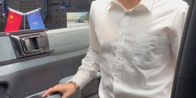 刘姥姥和迷彩兵哥一起的视频你看了吗？正装馋哭网友！