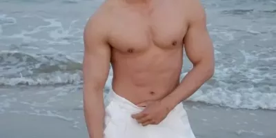 大胸肌健身模特帅哥，这样肌肉帅哥请多来点！