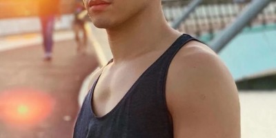 非常帅气的肌肉男护士