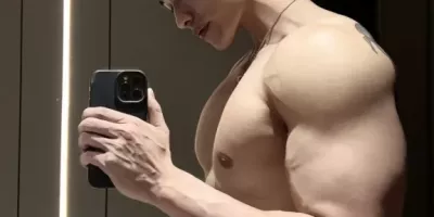 192CM泳裤双开门长腿大胸肌比体育生还顶！