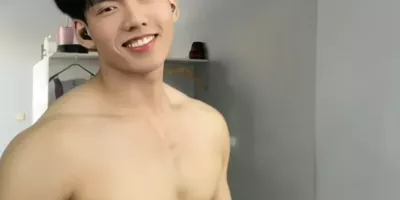 肌肉学弟不输体育生，弟弟这角度真胸到我了！