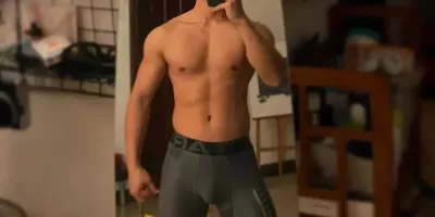 上海19的寸头长腿男自拍