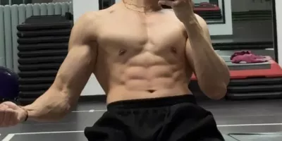 健身房帅男肌肉CP