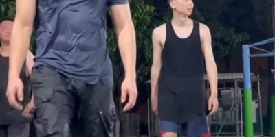 篮球小哥全身湿透，大包实力藏不住了！