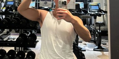 男男恋综「夏日咖啡男友」超帅的黑皮厨师被爆下海...