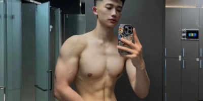 185CM21岁浙江肌肉男大，穿上白色运动短裤，实力藏不住！