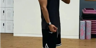 被曝光的西装皮鞋寸头男，受众狂喊“老公”