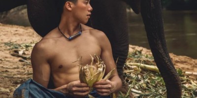 寝室穿超短裤的黑皮体育生发育太强啦，长的太帅了！