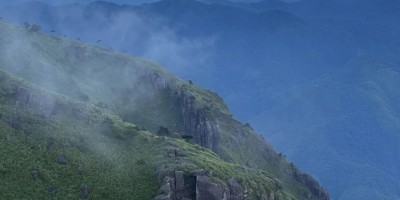 户外运动背包肌肉帅哥