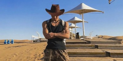 185cm黑皮体育生天台大秀腹肌，简直逆天！