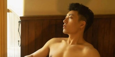 荷尔蒙满满的，肌肉帅哥体育生