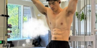 大胸肌健身私教小哥，呼之欲出的腹肌！