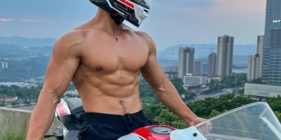 迷彩荷尔蒙下的肌肉小哥