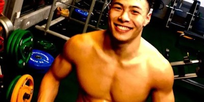 体育学院宿舍里的憨直体育生，穿这种内裤够直