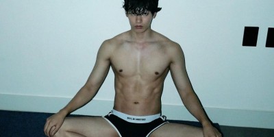 这哥俩感情是真好！腋下管理也要一起做~