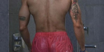 体育生浴室照流出，湿透的红短裤散发荷尔蒙