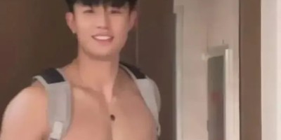 肌肉直男在网吧脱了！这身材腹肌太硬了！