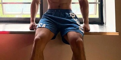 黑皮体育生，来自地铁和人海~