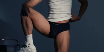 网红体育生泳池照，荷尔蒙拉满氛围感