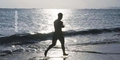 海边冲浪肌肉猛男，大包翘臀湿了很顶