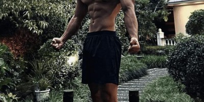 沙滩上的人间尤物，20岁体育生ALi的身材太硬了！