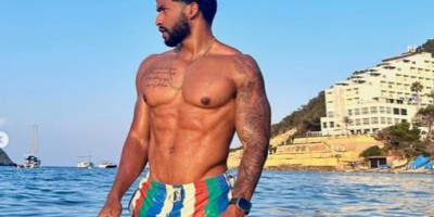 性感胡子肌肉大捷豹肌肉帅哥，他住21楼