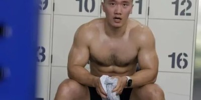 八块腹肌188cm的肌肉性感胸毛大哥哥，你能顶得住？