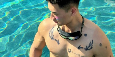 玩皮划艇湿透的野生小哥裤子湿透啦！发育的太好啦！