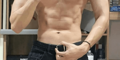 露出上身湿透了硬邦邦腹肌，连毛孔都性感！