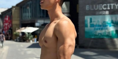 勇敢的女记者！总能最先吃到健身教练……