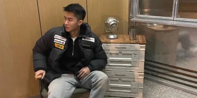 海边的小哥湿身想和他一起去玩水啦