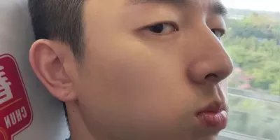 爱穿正装的小哥哥脱啦，自带一种人夫感！