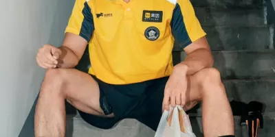 腹肌骑手小哥：您的外卖已送达！请注意签收~