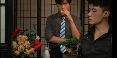 中秋聚会小哥醉后露腹肌，究竟有多帅？