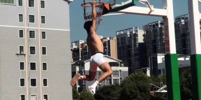 扒到了体育生表弟的肌肉照，这也太好看了