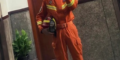 当消防员穿上灰裤子，太顶啦