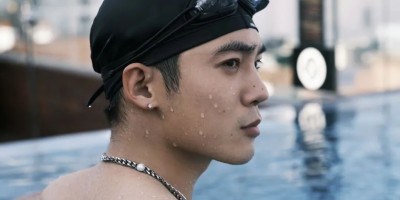 于是，塌房了！舔脚婆、男女通吃、双插头Buff叠满…