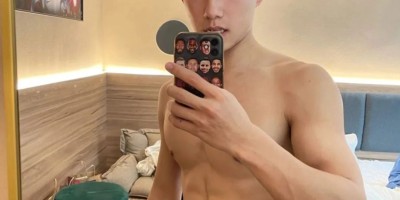 体育生上课展示自己腹肌满满荷尔蒙惹人爱