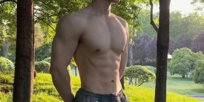 190cm大肌哥哥在喂鸟！！