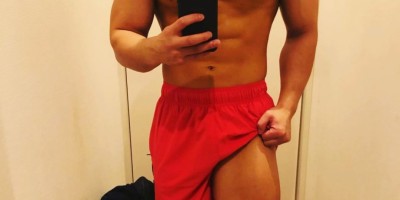 运动员穿这么少，一看就不是什么正经摔跤！