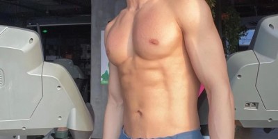 乐刻教练穿黑色吊袜拍写真，谁抵得住啊？