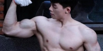 成都街头性感腹毛体育生，大肌男悬念拉满了！