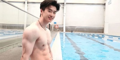 八块腹肌的高颜值语文老师帅呆了！