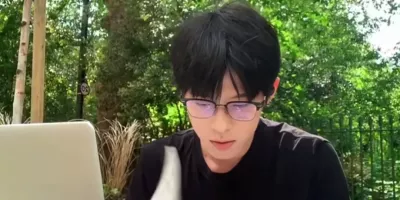 北师大研究生，身材、智商、颜值集于一体，浴室拍照别太诱惑......