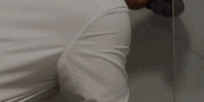 约到“退伍肌肉正装男”家政服务，干累了还脱衣服？