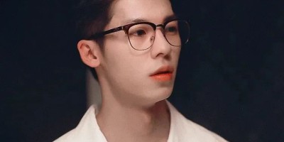 天呐！许光汉早年泳裤照被翻了出来！