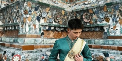 清秀俊逸的小哥在床上慵懒样子，性感又迷人！