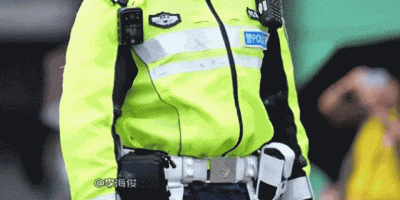 上海外滩的交警小哥哥太帅又火了！